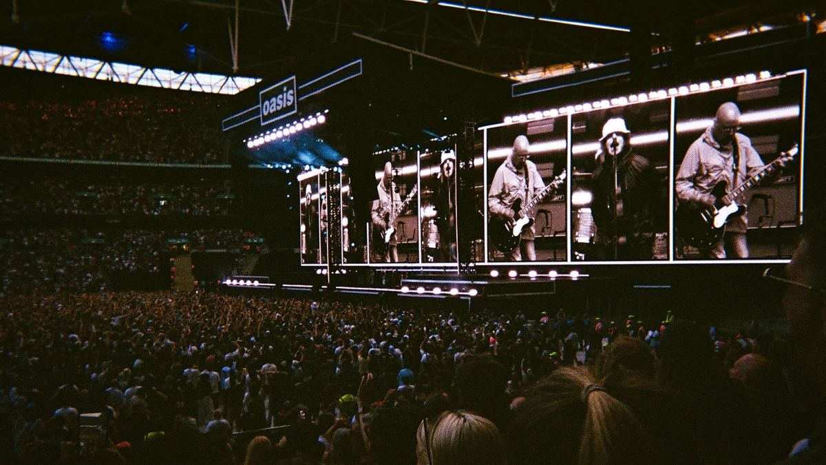 Oasis Live '27 concert stadium crowd and stage performance – ticket and resale guide