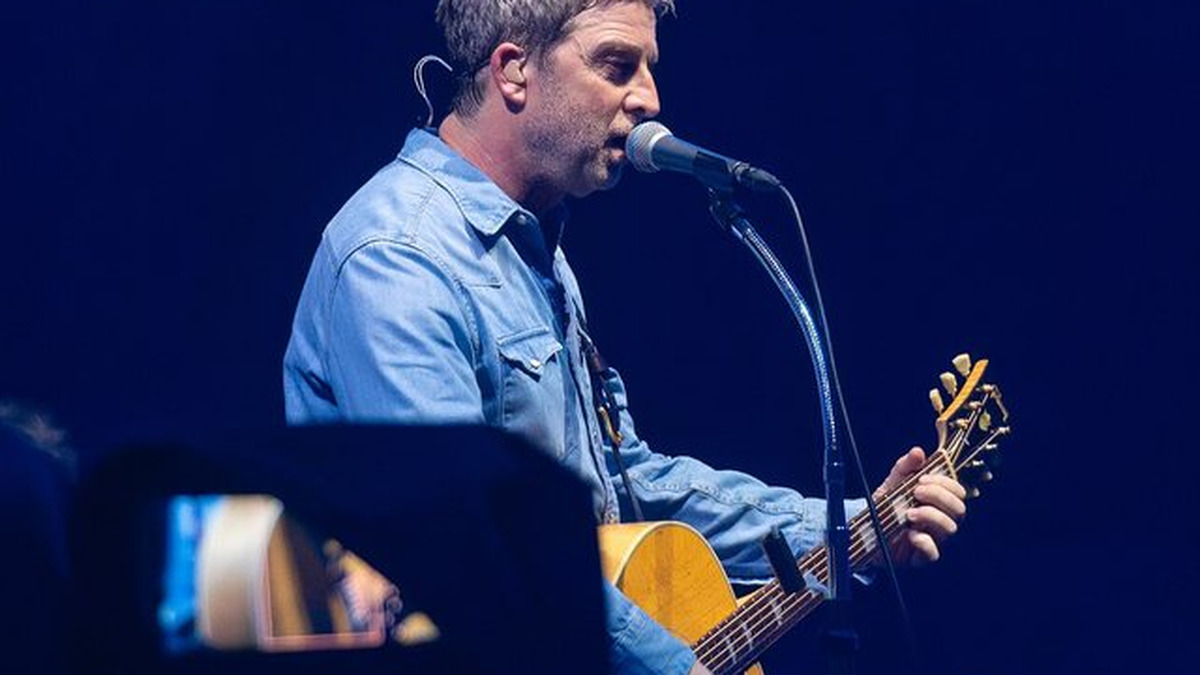 Morning Glory at 30: Deluxe Edition Adds Five Unplugged Mixes